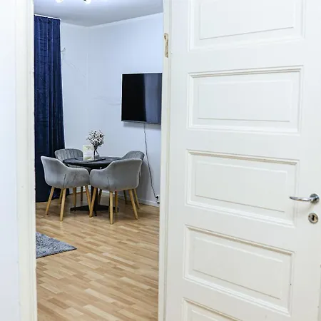 Grand Cozy Corner Apartment